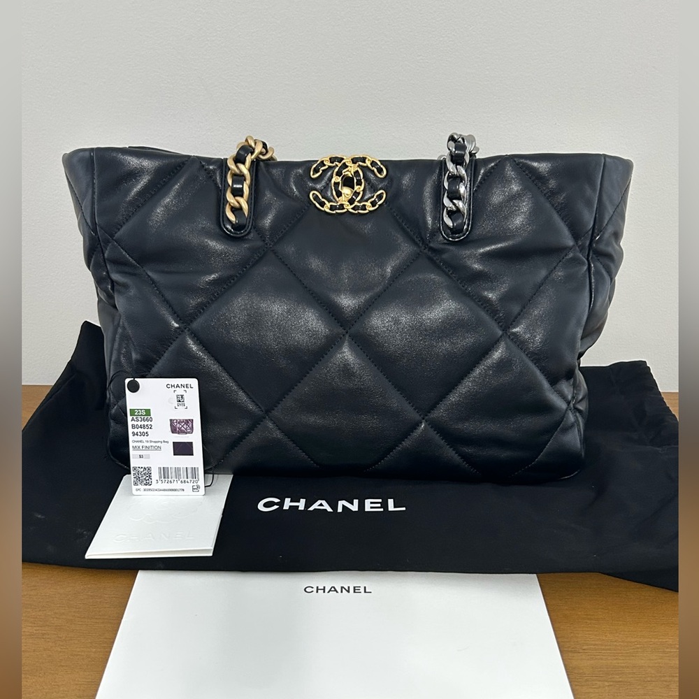 CHANEL 19 Black Leather Tote Handbag Mint 100% Authentic.